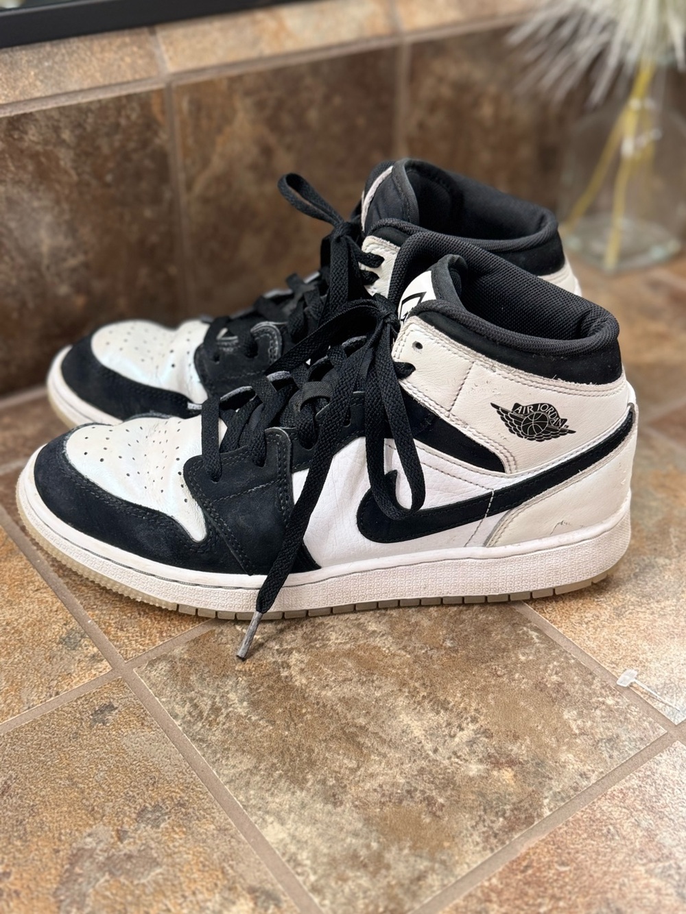 Nike Air Jordan 1 Mid SE Diamond Shorts GS Size 7Y / Women’s 8.5 Black White